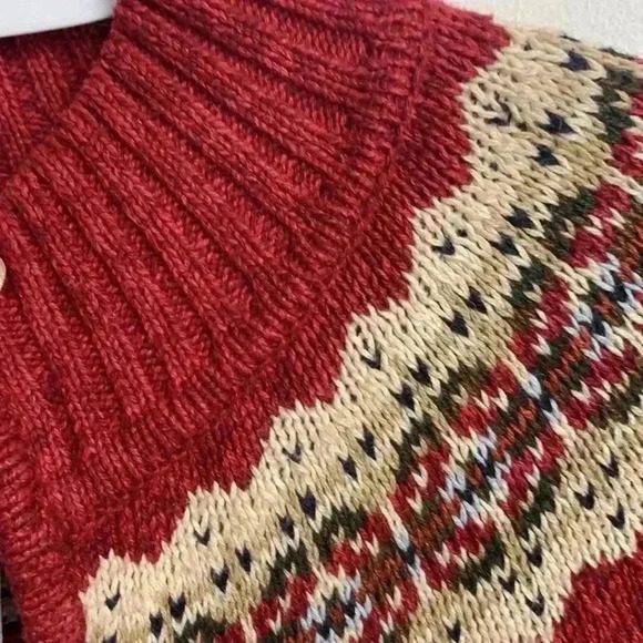 Tiara NWOT Cranberry Knit Sweater w Faux Leather Accents Size Medium - Picture 8 of 9